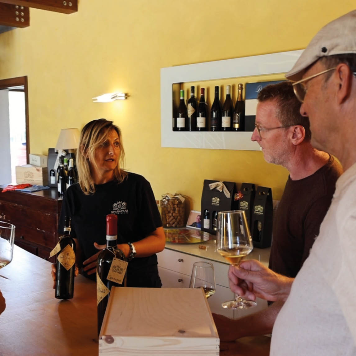 Wijnproeverij bij Cantina Sparapani in Cupramontana