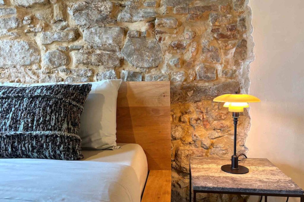 Villa Verdicchio Matelica suite 001 bed