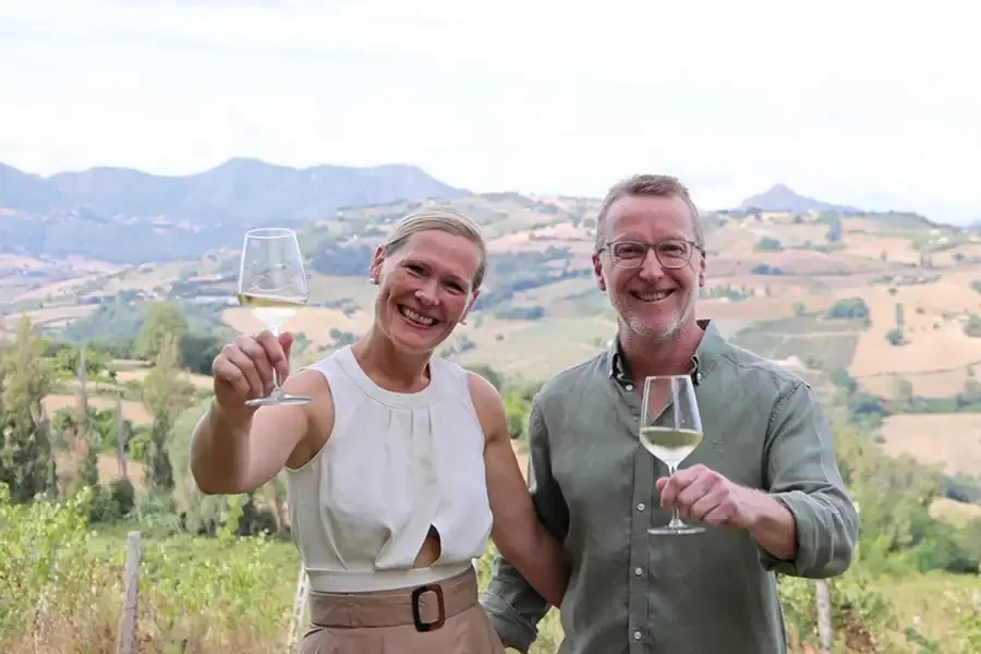 Lena en Roberto van Villa Verdicchio 900x600H 72DPI LOW Lena en Roberto van Villa Verdicchio 900x600H 72DPI LOW